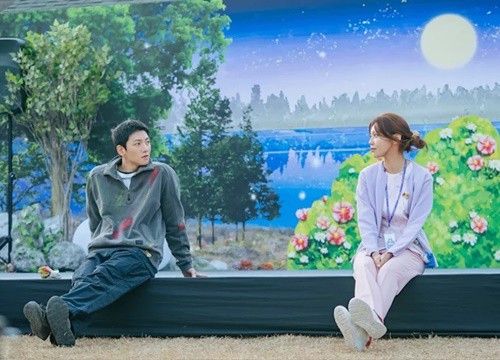 Nghịch lý trong phim chữa lành của Ji Chang Wook, Sooyoung (SNSD)