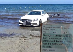 Quá tự tin về sức mạnh, Mercedes-Benz E-Class sa lầy trên bãi biển
