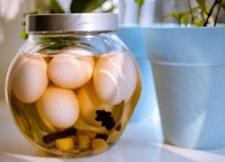Tự làm trứng muối ngon như mua