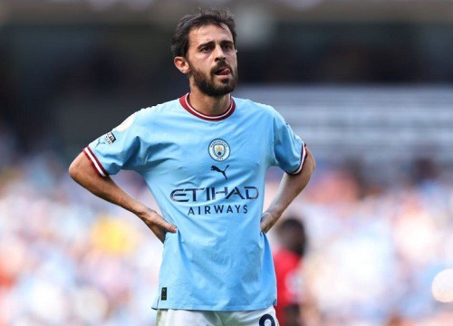 Bernardo Silva ở lại Man City, De Jong khó rời Barca