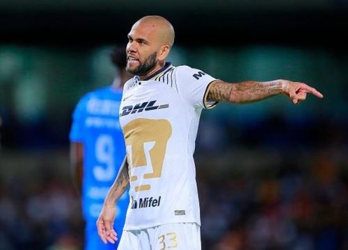 Dani Alves lên tiếng sau khi bị CĐV la ó