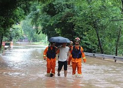 Điểm du lịch riêng tư ở trên mạng, đông đúc ngoài đời