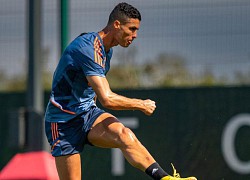 Ronaldo tập cực sung lấy lòng Ten Hag, fan khuyên bỏ MU đến Rangers dự Cúp C1