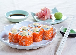 Sushi cá hồi trứng tôm phong cách Nhật Bản cực ngon