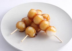 Thích thú với cách làm bánh mitarashi dango nướng của nhật