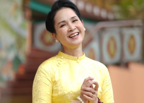 Giữa lúc Hồng Đăng đang chờ kỷ luật, NSND Lan Hương đăng đàn cầu mong bình an, nhắc về giông bão