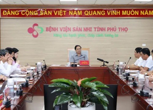 Ngày làm việc với lịch trình dày đặc, xuyên nghỉ lễ của Thủ tướng tại Phú Thọ