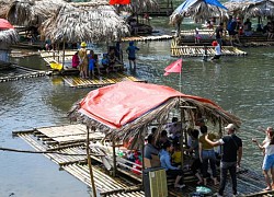 Thuyền bè cắm trại phủ kín mặt sông Bôi