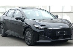 Toyota bZ3 EV 2023 chạy điện dùng nhiều phụ kiện Trung Quốc