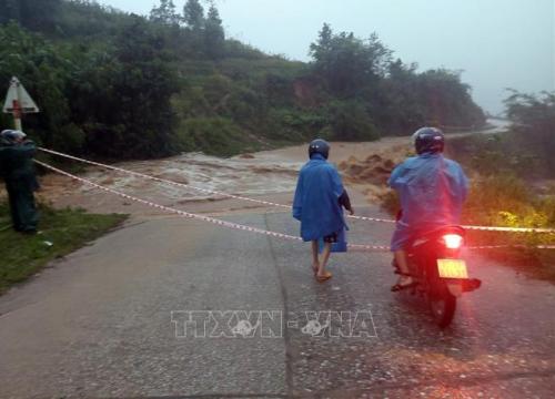 Hoàn lưu bão Noru gây mưa lớn ở Trung Bộ, ven biển Bắc Bộ và Hòa Bình