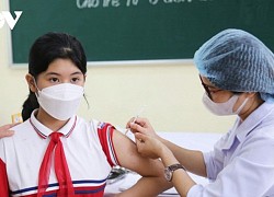 Lo lắng về tác dụng phụ, nhiều phụ huynh ngần ngại cho con tiêm vaccine COVID-19