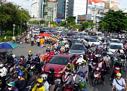 TP Hồ Chí Minh: Giao thông hỗn loạn trong ngày đầu cấm xe qua cầu vượt Nguyễn Hữu Cảnh