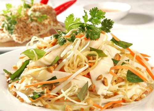 Cách làm salad gà với xoài xanh giòn ngon