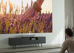 Có nên mua máy chiếu thay TV màn hình lớn?