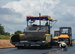 Công trường cao tốc không nghỉ lễ, dồn lực để kịp hoàn thành tiến độ