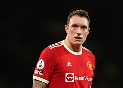 Phil Jones bị cắt chỗ trong phòng thay đồ MU để nhường chỗ cho các tân binh