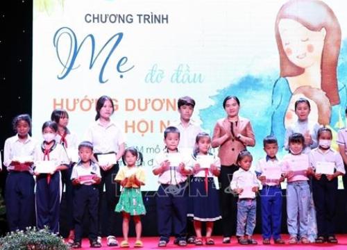 Phú Yên: Chương trình 'Mẹ đỡ đầu' giúp trẻ mồ côi nuôi dưỡng ước mơ