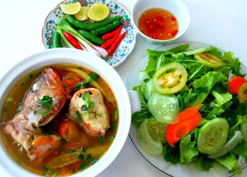 Dân dã canh chua cá mú làng biển miền Trung