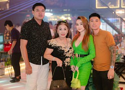 Mẹ chồng treo thưởng cho con dâu, mua nhà cho sui gia ở