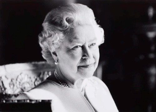 Sao quốc tế đau buồn trước tin Nữ hoàng Elizabeth II băng hà