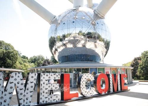 Tượng đài Atomium ở Bỉ thu hút lượng khách kỷ lục