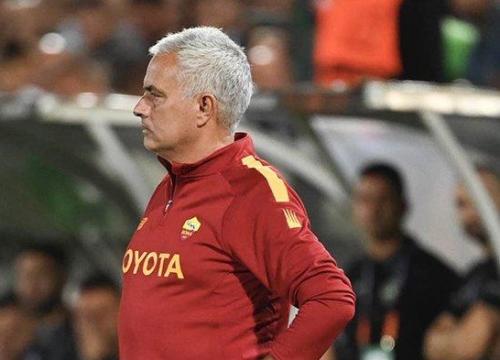 Thuyền trưởng Mourinho đang khiến con tàu Roma lệch hướng