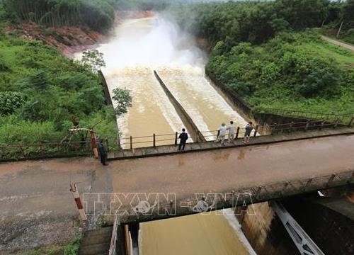 Hà Tĩnh: Nhiều hạng mục công trình đầu mối tại hồ Kẻ Gỗ xuống cấp hư hỏng