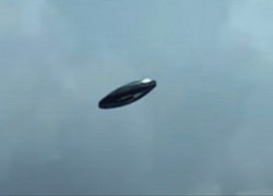 Hình ảnh UFO hình đĩa bay dài 15 mét lộ diện trong cơn bão ở Mexico?