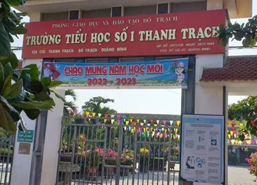 Học sinh ngã từ tầng 2 xuống sân trường gãy cả 2 tay