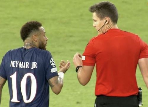 Neymar nhận thẻ vàng vì ăn mừng lè lưỡi