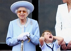 Nữ Hoàng Anh Elizabeth Ii "Biểu Tượng Bất Tử" Của Thời Trang Hoàng Gia Anh