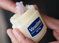 Có nên bôi vaseline sau khi xăm môi? Hướng dẫn sử dụng vaseline dưỡng môi đúng cách