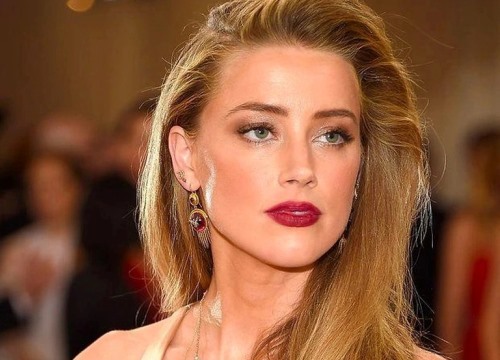 Amber Heard bị ghẻ lạnh