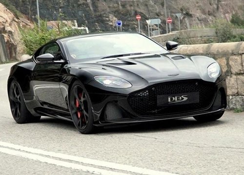 Aston Martin DBS hơn 35 tỷ tại Việt Nam, "chát" hơn siêu xe Ferrari F8