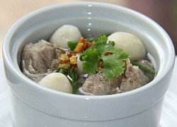 Canh xương ninh khoai sọ rau muống ngon tuyệt ngày hè