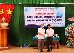 Chương trình giao lưu, đối thoại với giáo viên, học sinh Trường Dân tộc Nội trú tỉnh