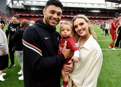 Chuyện tình ca sĩ - cầu thủ của Alex Oxlade-Chamberlain