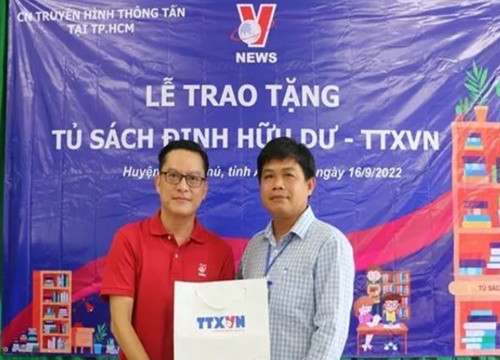 Đưa 'Tủ sách Đinh Hữu Dư' đến với học sinh vùng khó khăn của An Giang