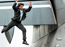 Hậu trường: &#8216;Mission: Impossible 7&#8242;: Tom Cruise thân thiện chào fan khi đang nhảy dù xuống núi!