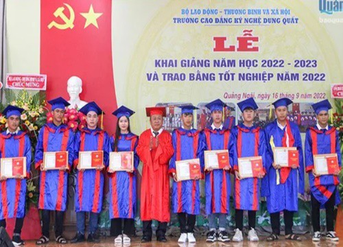 Trường Cao đẳng Kỹ nghệ Dung Quất khai giảng năm học mới