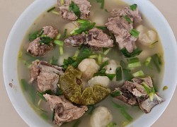 Cách làm canh xương khoai sọ nấu sấu chua ngọt, thanh mát cho gia đình