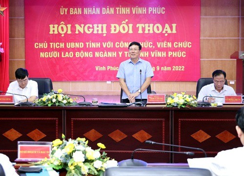 Chủ tịch Vĩnh Phúc đối thoại với cán bộ ngành y