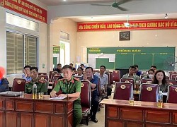 Nữ sinh bị bạn tát liên tiếp vào mặt ngay trong lớp học ở Nghệ An