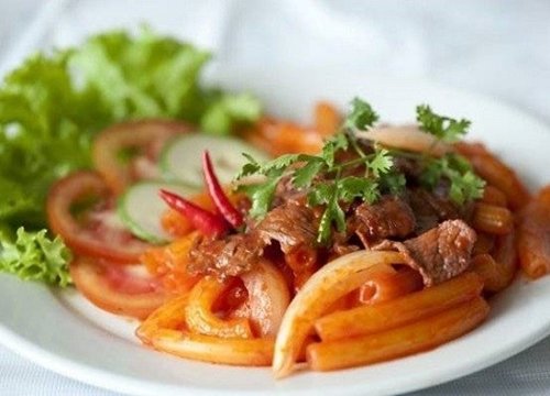 Vào bếp đổi khẩu vị cùng với món ngon "nui xào bò sốt cà chua"