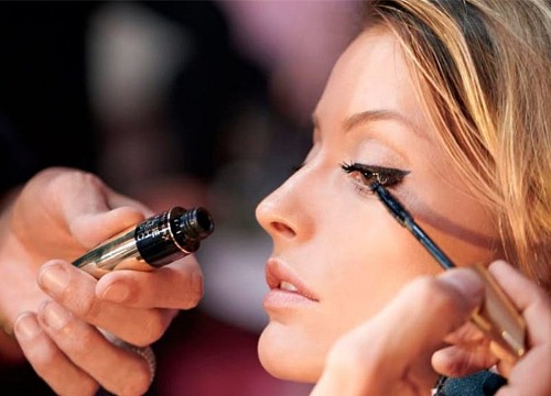 3 cách hồi sinh mascara cũ bị khô