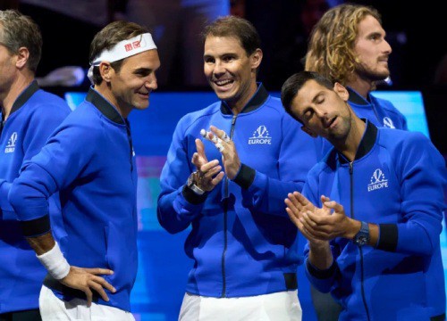 Federer nói gì với Nadal, Djokovic trong thời khắc giã từ sự nghiệp?