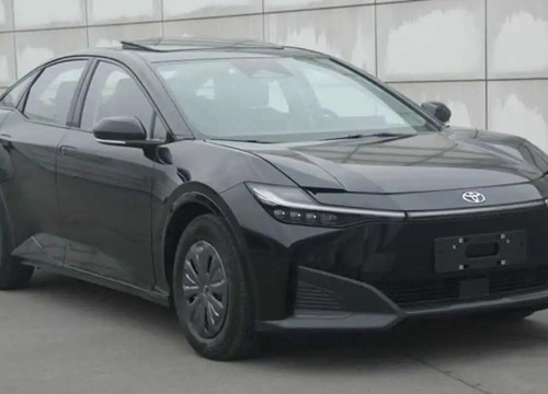 Toyota bZ3 chạy điện hoàn toàn sắp ra mắt, đấu Tesla Model 3