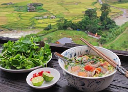 Du khách thi nhau khoe ảnh ăn mì tôm ngắm view 'sang chảnh nhất Việt Nam'