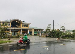 Bão số 4 sắp đổ bộ Đà Nẵng-Quảng Ngãi, "cuồng phong" trút xuống trong đêm