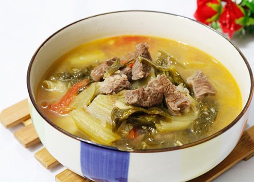 Cách nấu canh dưa chua thịt bò thanh mát thơm ngon cực hấp dẫn